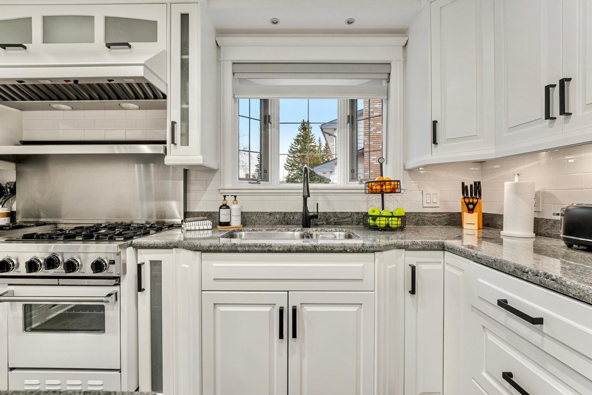 Villa Bowmont Park Luxury Retreat YYC Exterior foto